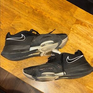 Nike Men's Black and Gray Athletic Shoes